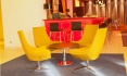 Моделі крісел Ginger 2 в стилі хай-тек в холі готелю